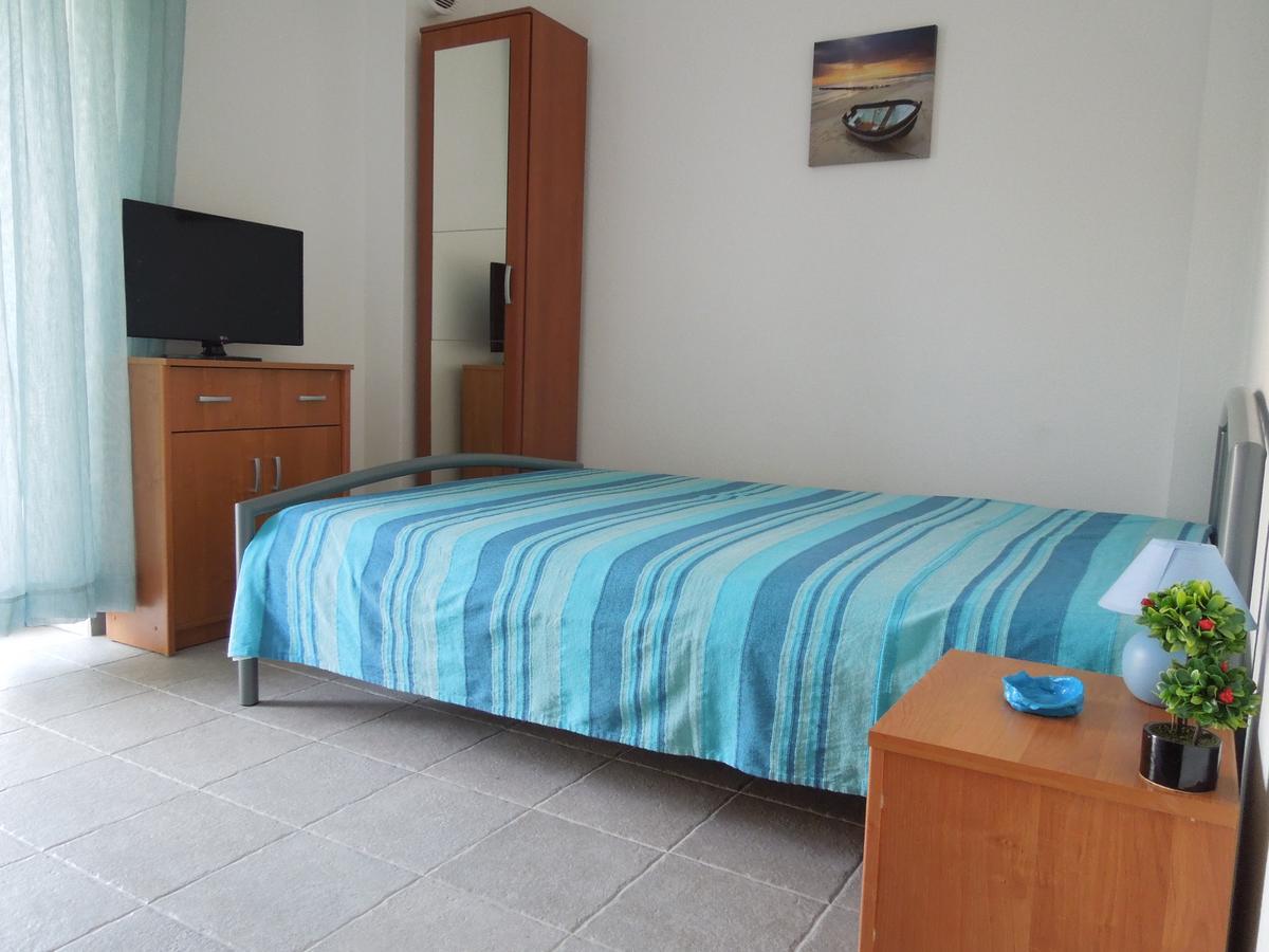 Sunshine Apartment Paralia Dionisiou Eksteriør billede